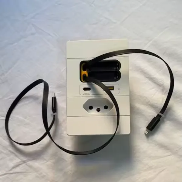 Avaliação de cliente sobre a Tomada Inteligente Plugmax — tomada, USB, USB-C e 2 cabos retráteis