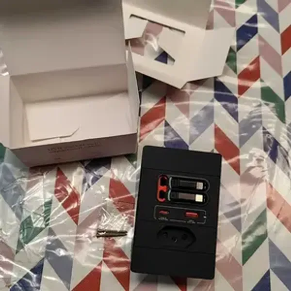 Avaliação de cliente sobre a Tomada Inteligente Plugmax — tomada, USB, USB-C e 2 cabos retráteis